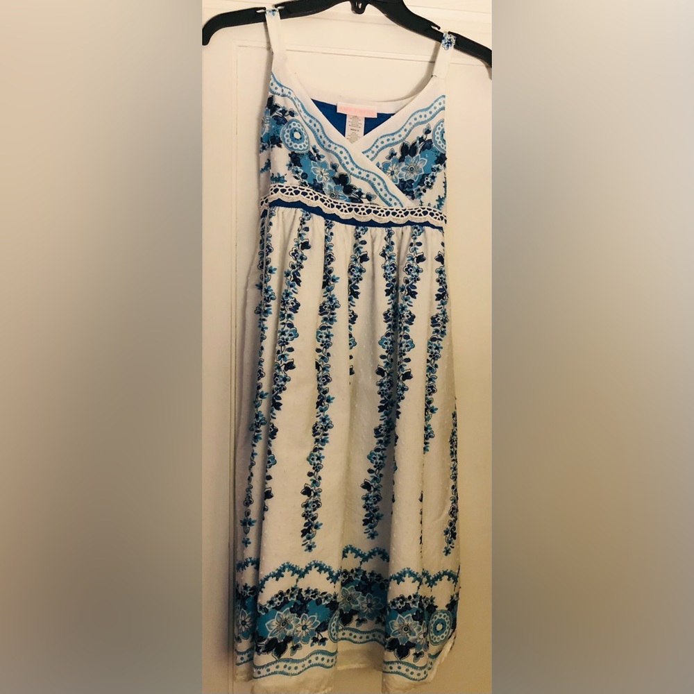 Cute, fun floral dress for spring/summer wear.